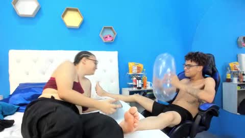 Charles y Elara online show from February 12, 2025, 8:07 pm