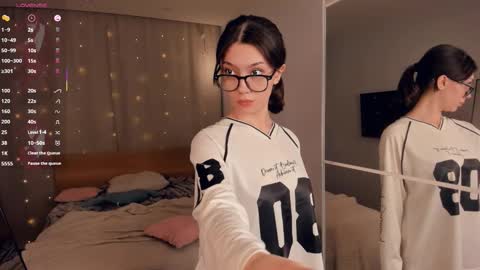 Yumi online show from March 2, 2026, 8:15 pm