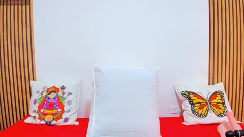 Charlize online show from November 7, 2025, 2:11 am