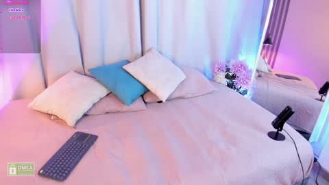 Snapshot of charloottee_1 chatting on January 22, 2025, 4:23 am Char 3  Lets go for the 100 Thumb-Up   online show from January 22, 2025, 4:23 am