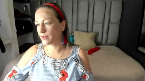 Charlot milf online show from November 17, 2025, 12:44 pm