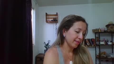 Snapshot of charlot_ponze chatting on April 14, 2026, 12:27 am charlott online show from April 14, 2026, 12:27 am
