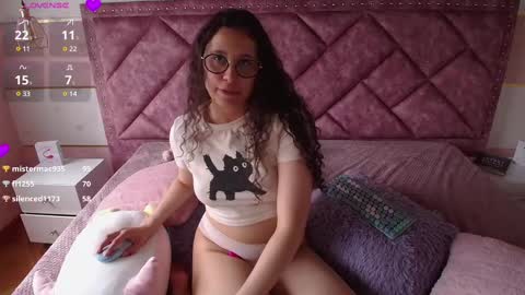 Snapshot of charlote__miller chatting on March 2, 2025, 7:02 pm You honey online show from March 2, 2025, 7:02 pm