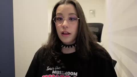 Snapshot of charlote__miller chatting on September 18, 2025, 11:23 am You honey online show from September 18, 2025, 11:23 am