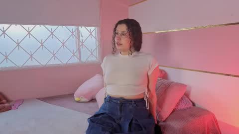 Snapshot of charlote__miller chatting on November 14, 2025, 12:04 pm You honey online show from November 14, 2025, 12:04 pm