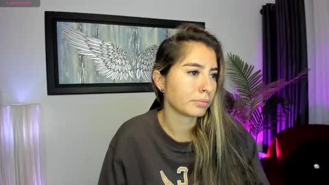 Charlote online show from November 14, 2025, 11:42 am