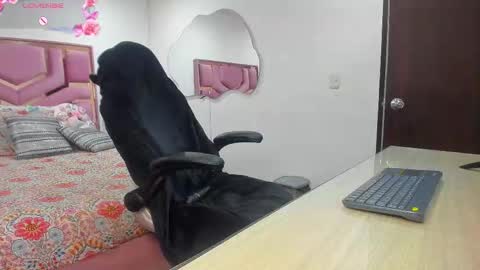 Charlote online show from November 26, 2025, 11:44 am