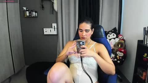 Snapshot of charlott__v chatting on April 30, 2026, 10:36 pm Valery online show from April 30, 2026, 10:36 pm