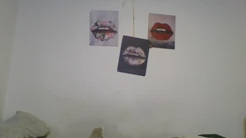 karinaa independent model online show from January 7, 2025, 12:03 am