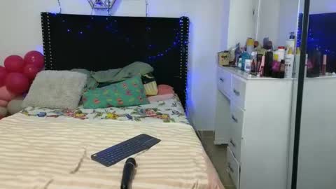 charlotte_027 online show from April 16, 2026, 2:34 am