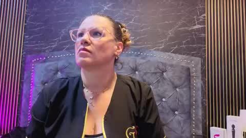 charlotte online show from November 20, 2025, 11:10 am