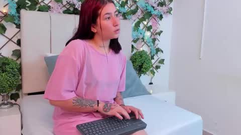 Snapshot of charlotte_blossom chatting on November 29, 2025, 8:01 pm Charlotte Blossom online show from November 29, 2025, 8:01 pm