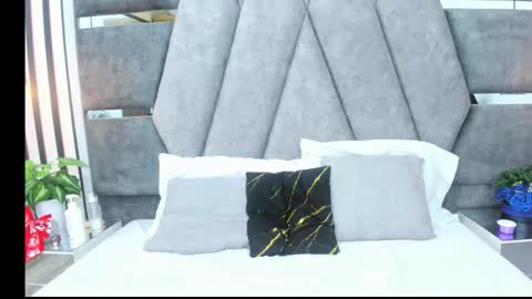 charlotte chapman online show from November 26, 2025, 11:44 am