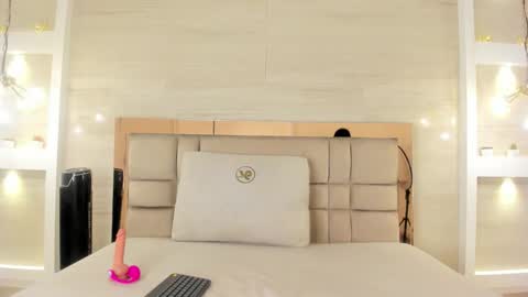 Snapshot of charlotte_colee chatting on January 14, 2026, 12:00 pm Charlotte colee online show from January 14, 2026, 12:00 pm