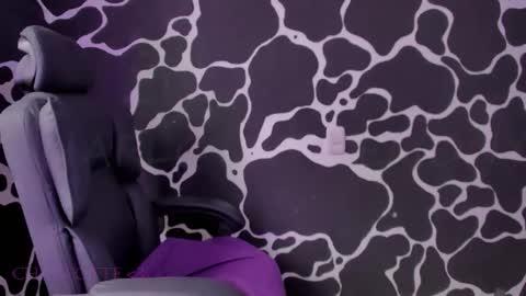 Charlotte Demony online show from April 17, 2026, 6:22 pm