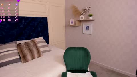 Charlotte Mayers online show from September 11, 2025, 11:43 am