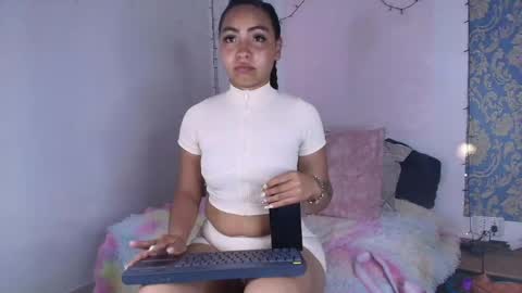 charlotte_princess_1 online show from April 26, 2026, 12:52 am