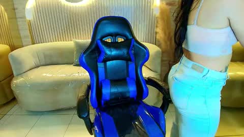 Snapshot of charlotte_r_ chatting on January 8, 2026, 3:31 am Charlotte online show from January 8, 2026, 3:31 am