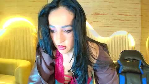 Snapshot of charlotte_r_ chatting on January 14, 2026, 2:50 am Charlotte online show from January 14, 2026, 2:50 am