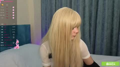 charlotte_wxw online show from November 30, 2025, 5:06 pm