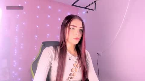 charlotteee online show from September 22, 2025, 4:25 am