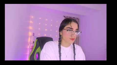 charlotteee online show from December 4, 2025, 4:00 am