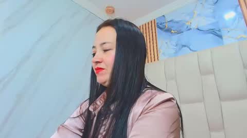 Charlotte  Schmidt online show from October 15, 2025, 11:32 am