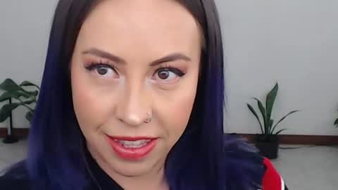 charlottezoe online show from August 4, 2026, 6:21 pm