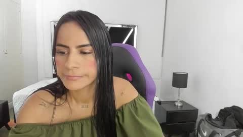 Snapshot of charlotthe_ee chatting on October 14, 2025, 7:47 pm online show from October 14, 2025, 7:47 pm