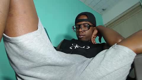 charly_vergonti_ online show from December 31, 2024, 1:15 am