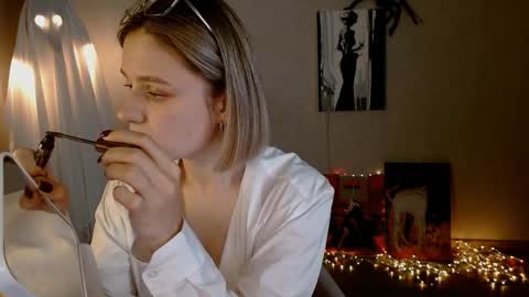 Snapshot of charming_beauty chatting on October 28, 2025, 3:21 am Michelle online show from October 28, 2025, 3:21 am