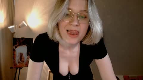 Snapshot of charming_beauty chatting on November 13, 2025, 2:10 am Michelle online show from November 13, 2025, 2:10 am