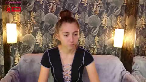 CharmingLIA online show from October 9, 2025, 1:53 pm