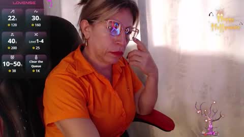 CHAYLA VICTORIA RUIZ  online show from December 4, 2025, 11:30 am