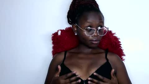 cheeky_charms online show from September 25, 2025, 2:21 pm