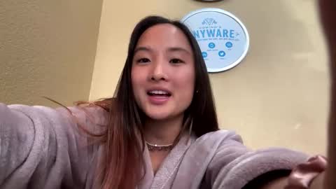 chellybear101 online show from December 4, 2024, 8:51 pm