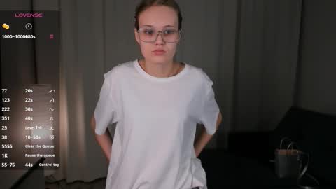 Anna online show from November 26, 2025, 1:12 pm