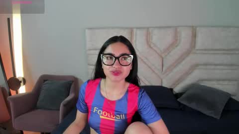 cherry_bunnyx online show from January 7, 2026, 3:53 am