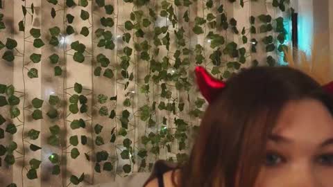 Snapshot of cherry_cheeky chatting on November 1, 2025, 1:24 pm Di online show from November 1, 2025, 1:24 pm