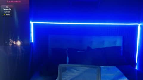 cherry_darck online show from April 19, 2026, 4:06 pm