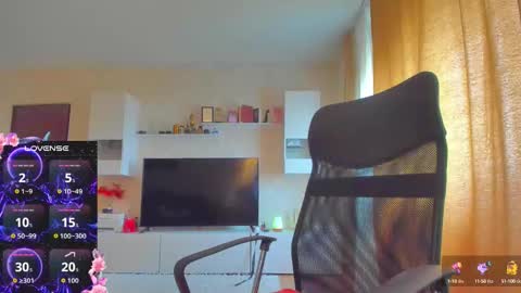 mayra online show from October 12, 2025, 8:46 am