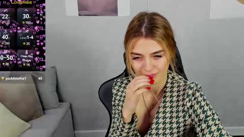 cherry_pr1ce online show from January 13, 2025, 7:32 am