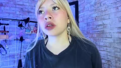     online show from November 3, 2025, 12:06 pm