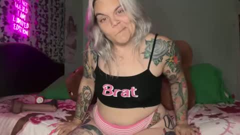 Snapshot of cherryb0mbb0mb chatting on June 25, 2026, 6:07 am CherryBombBomb online show from June 25, 2026, 6:07 am