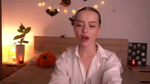 Alisha online show from October 17, 2025, 9:17 pm