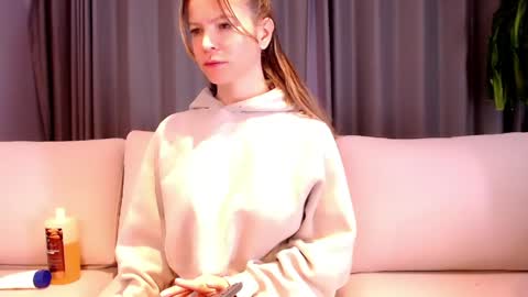 Anna online show from April 28, 2026, 1:27 pm