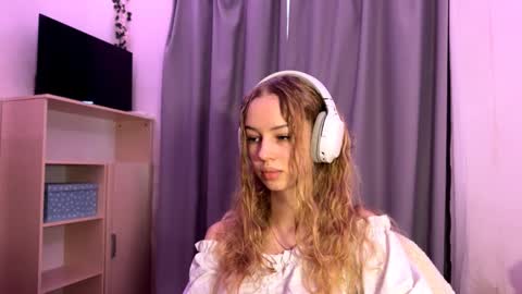 Evie online show from October 14, 2025, 5:08 am