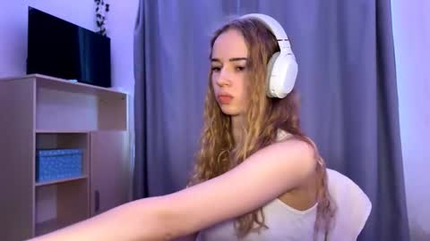 Evie online show from October 22, 2025, 9:42 am