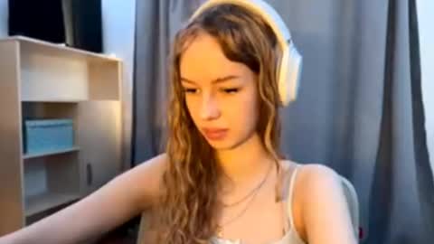 Evie online show from November 3, 2025, 11:11 am