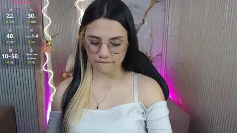 Snapshot of chiara_tay chatting on May 8, 2026, 7:19 pm Chiara online show from May 8, 2026, 7:19 pm